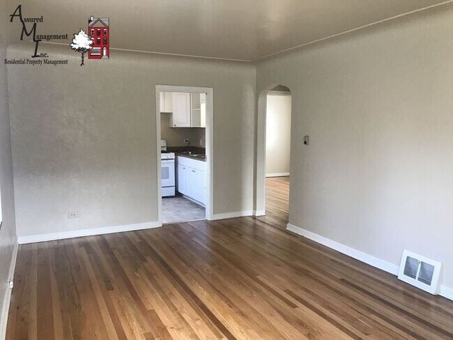 Foto del edificio - 2 bedroom, unfinished basement duplex!