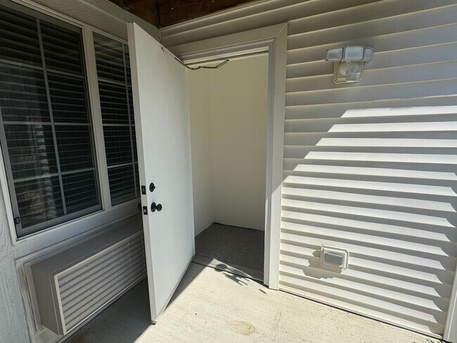 Foto del edificio - 1434 McClure Rd