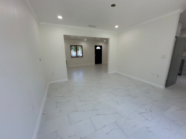 Building Photo - 8428 N Campbell Rd