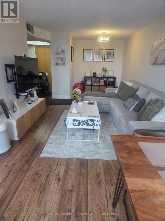 Building Photo - 5795 Yonge St