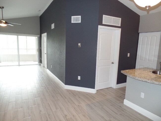 Foto del edificio - 2803 N Oakland Forest Dr