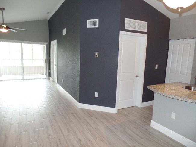 Building Photo - 2803 N Oakland Forest Dr