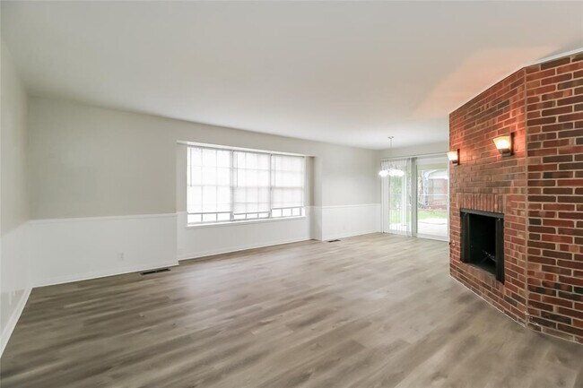 Building Photo - 2904 Huntleigh Dr