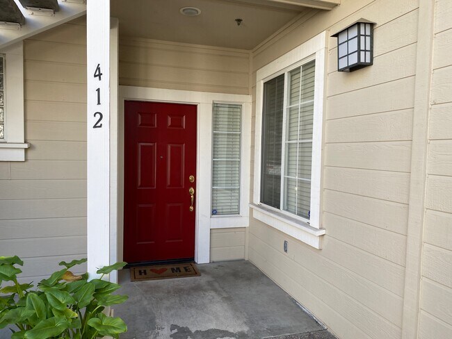 Building Photo - 412 Skyline Dr