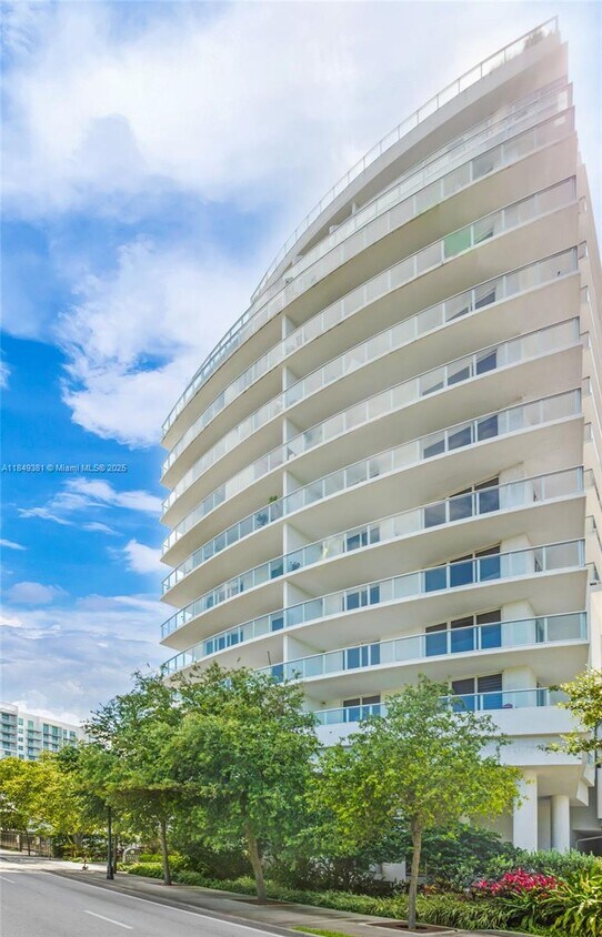 Foto principal - 4250 Biscayne Blvd