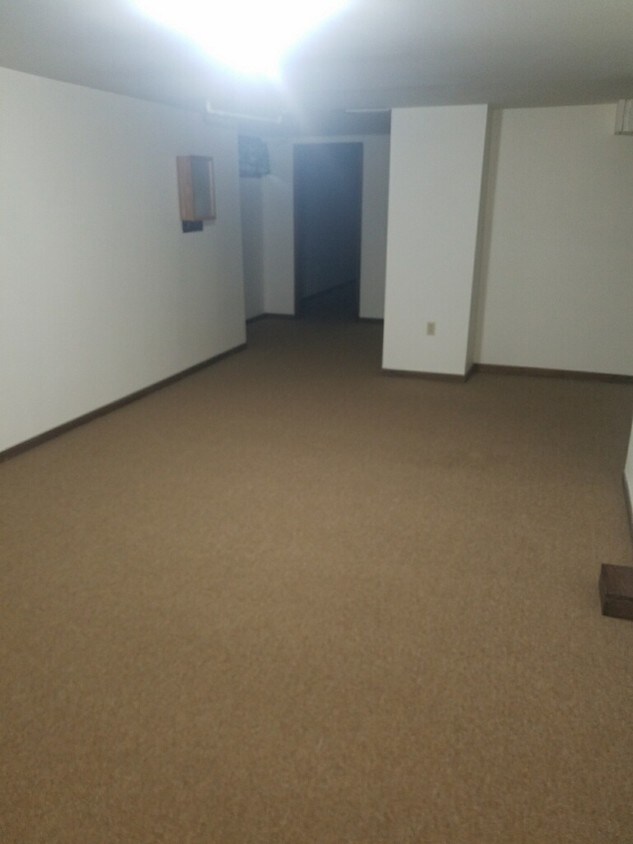 Building Photo - 14 Manor Dr