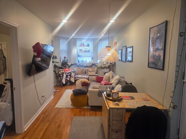 Foto del edificio - 2047 W Evergreen Ave