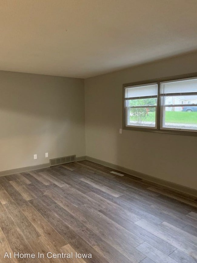 Building Photo - 303 E 16th St N