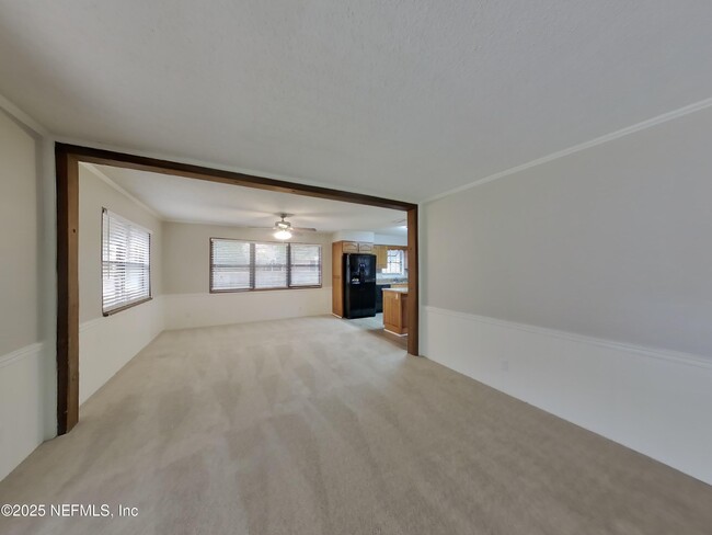 Foto del edificio - 8588 Lamanto Ave N