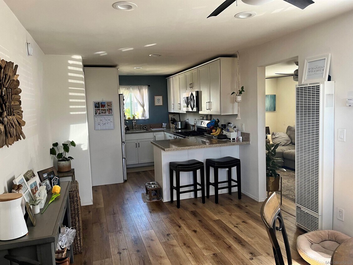 Foto principal - 4972 W Point Loma Blvd