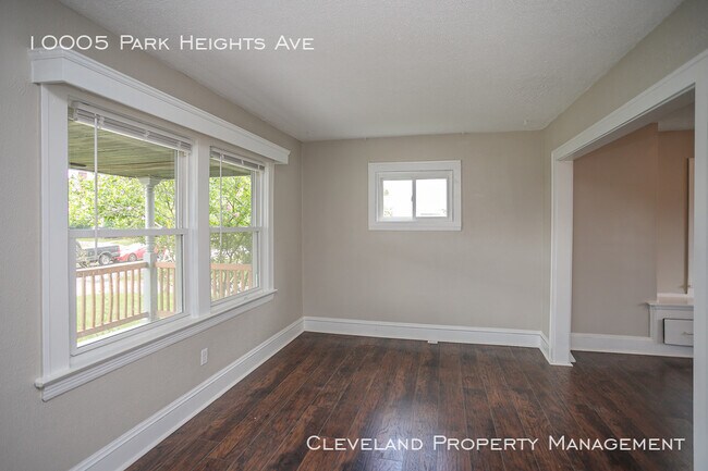 Building Photo - Charming Garfield Heights Colonial