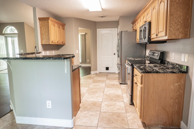Building Photo - 211 Foxchase Way