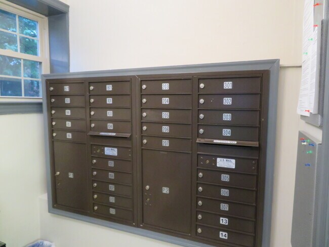 Foto del edificio - 3925 Davis Pl NW
