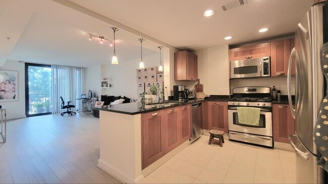 Foto del edificio - 2451 Midtown Ave