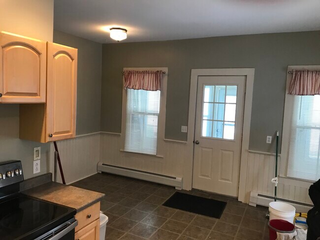 kitchen looking east. - 29 Garfield St