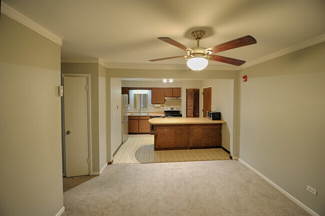 Foto del edificio - 2343 Ogden Ave