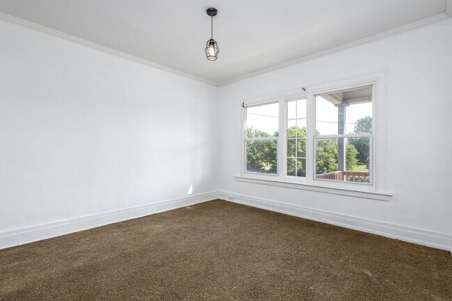 Foto del edificio - 1565 W Grand Blvd