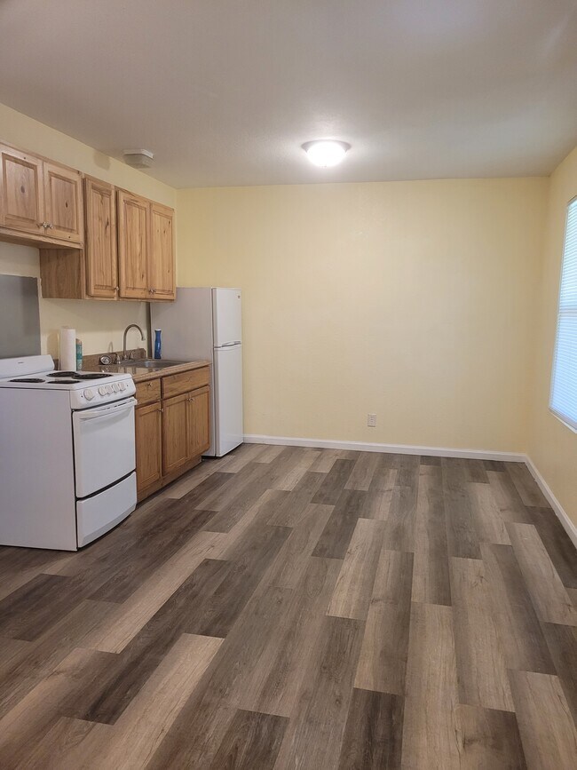 Building Photo - 502 Cottonwood