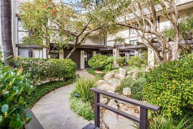 Foto del edificio - 5987 Peacock Ridge Road Unit 212