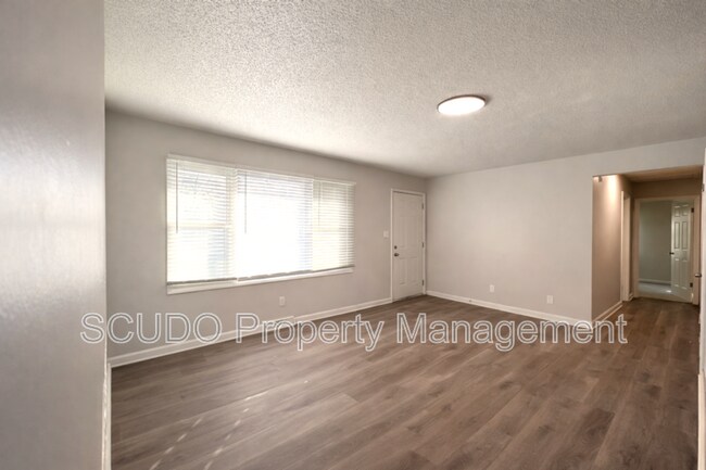 Foto del edificio - 11316 Donnelly Ave