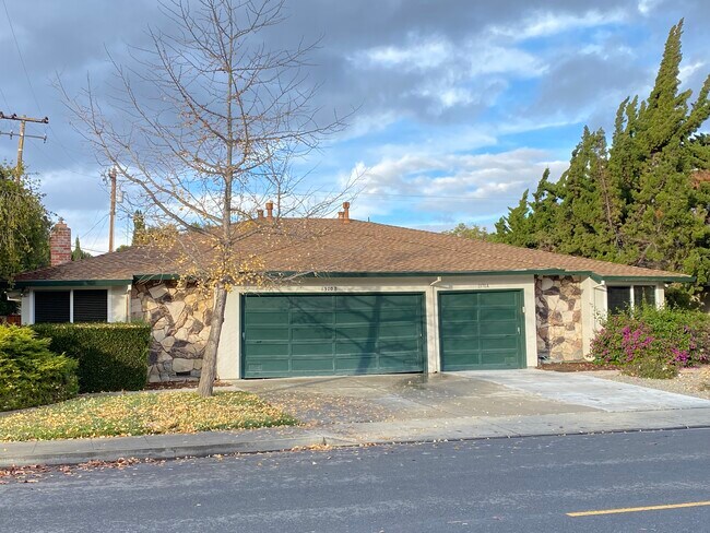 Building Photo - 1370 Montecito Ave
