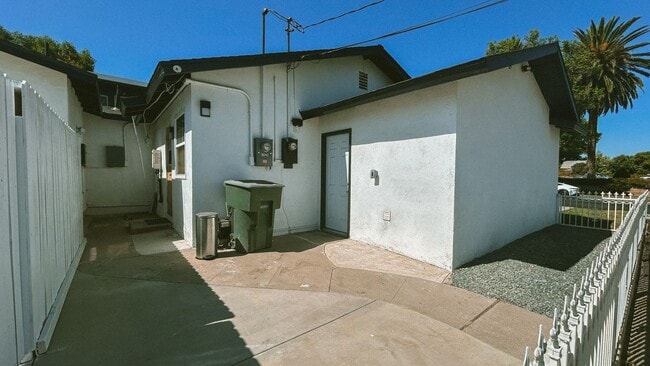 Building Photo - 2 Bedroom Home for Rent, Corona CA