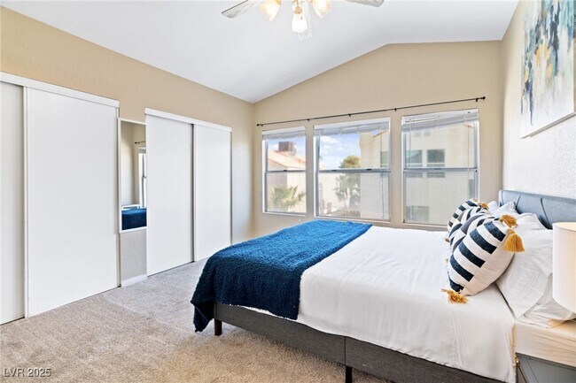 Foto del edificio - 8213 Grassy Point Cir