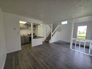 Building Photo - 1820 Anton Dr