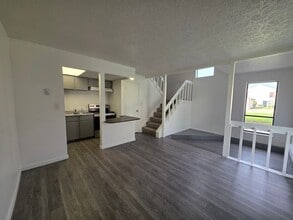 Building Photo - 1820 Anton Dr