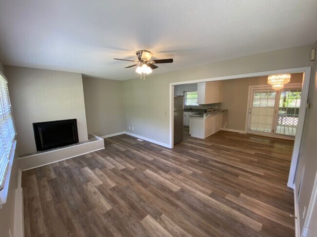 Foto del edificio - Remodeled 3Bed/2Bath home in Durham