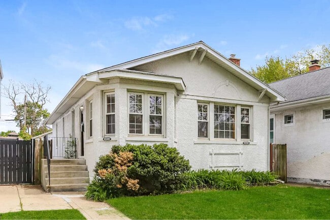 Building Photo - 6209 N Maplewood Ave