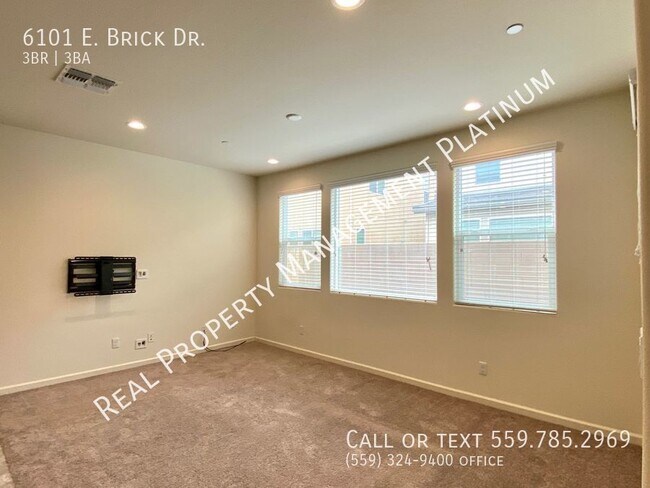 Foto del edificio - $500 move in bonus!! $2,100  3 Bedroom/ 2....