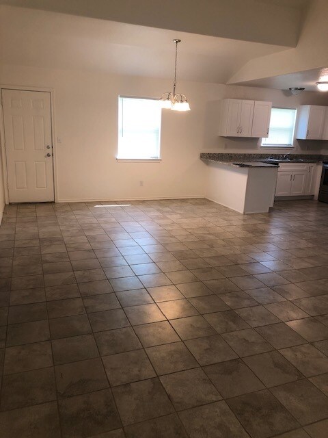 Building Photo - 424 S Cleburne Whitney Rd