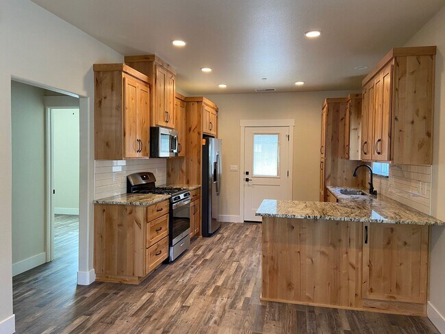 Building Photo - Brand new 2 bedroom house with fenced yard...