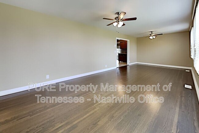 Foto del edificio - 537 Whispering Hills Dr