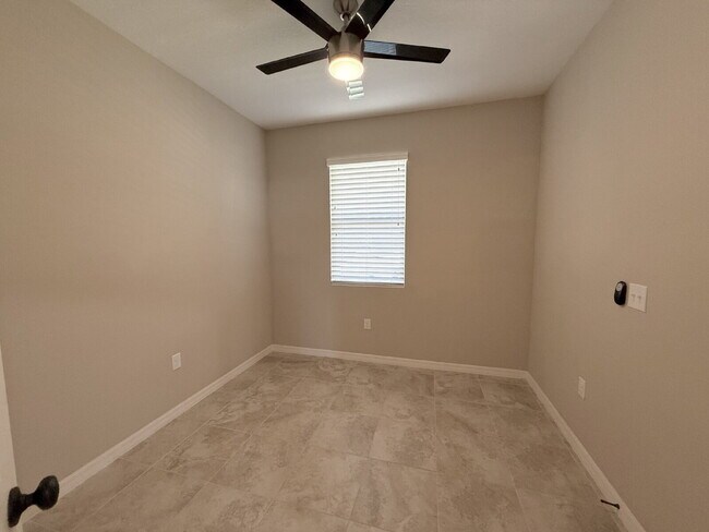 Foto del edificio - Spacious 4-Bedroom Retreat with additional office/den in the Heart of Trinity!