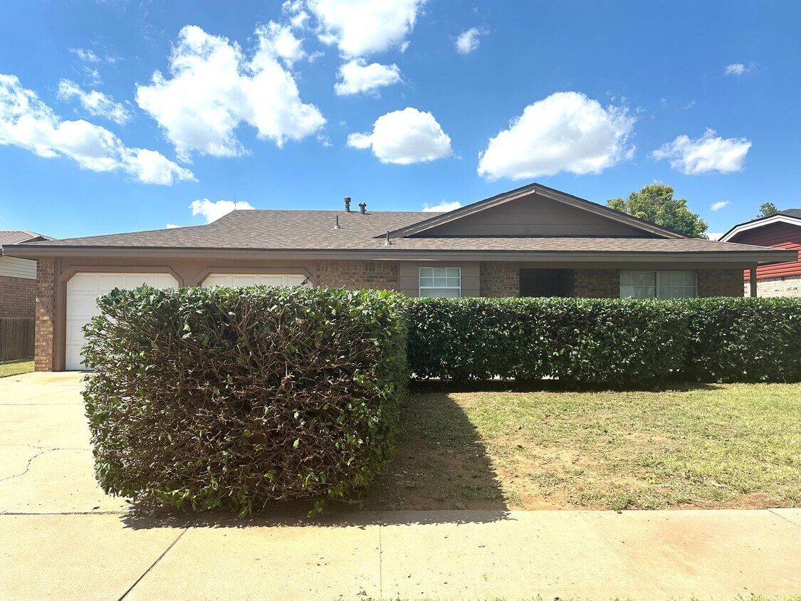 Foto principal - 3bed/2Bath Available 9/10