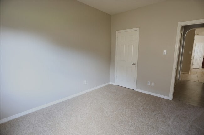 Foto del edificio - 5547 Linden Rose Ln