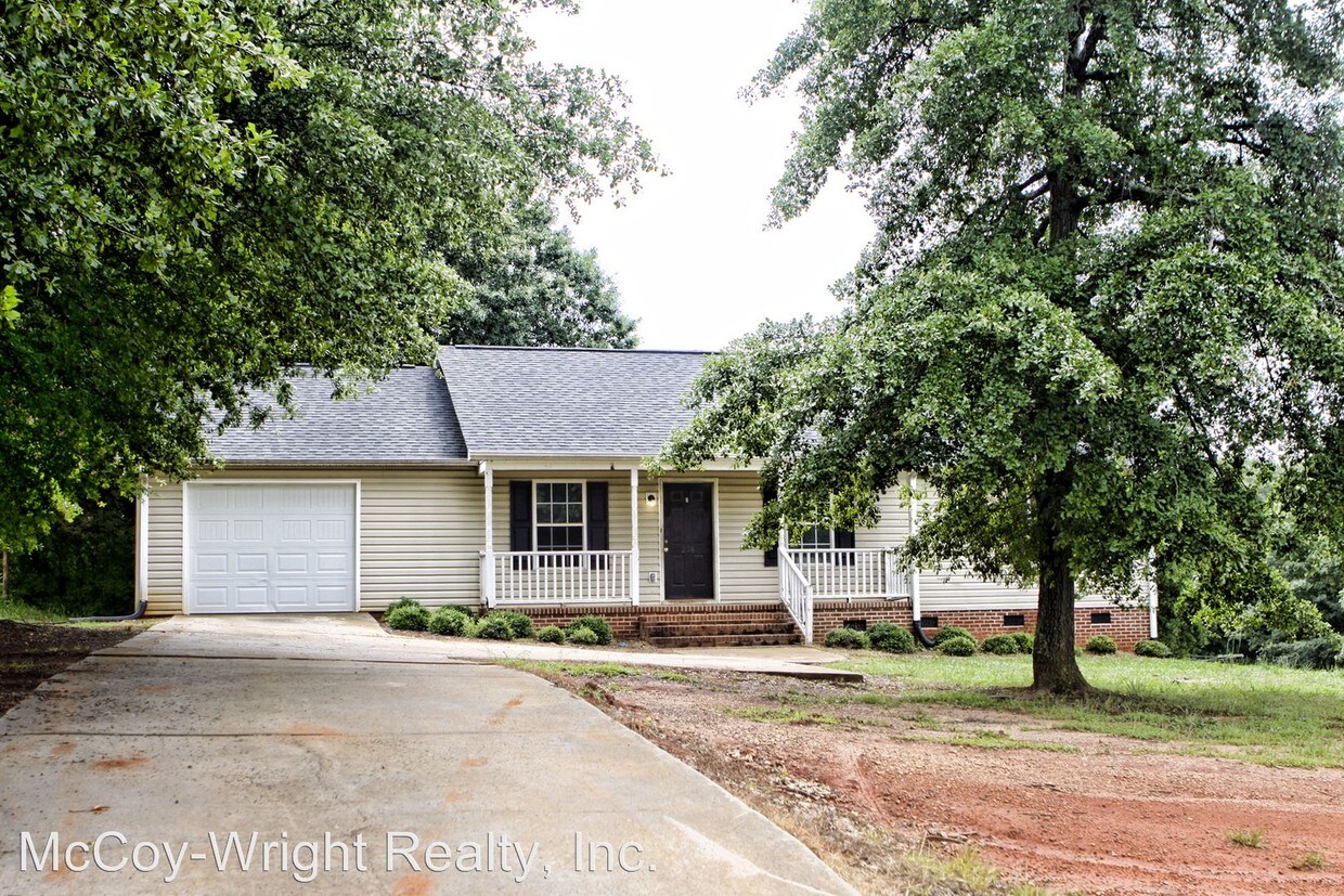 Primary Photo - 3 br, 2 bath House - 236 Bridgeview Dr