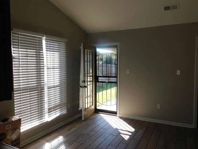 Building Photo - 10515 Pecan View Dr