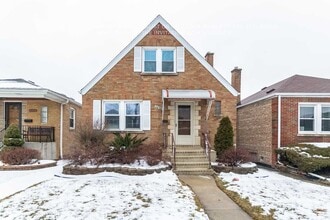Building Photo - 5434 S Newcastle Ave