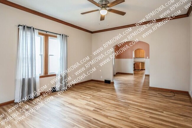 Building Photo - CHARMING BUNGALOW!!! 2 Bedroom, 1 Bathroom...