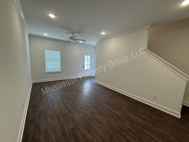 Building Photo - 620 Cottage Grv Cir