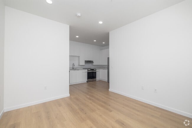 1BR, 1BA - 450SF - Living Room - Haven on Orange