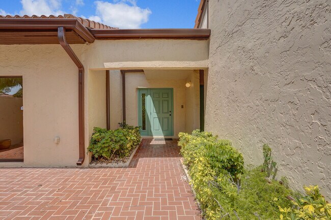 Foto del edificio - 21770 Cypress Dr