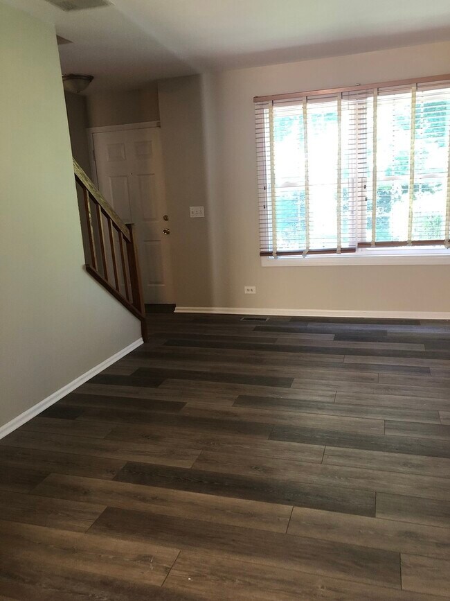 Building Photo - 63 Le Jardin Ct