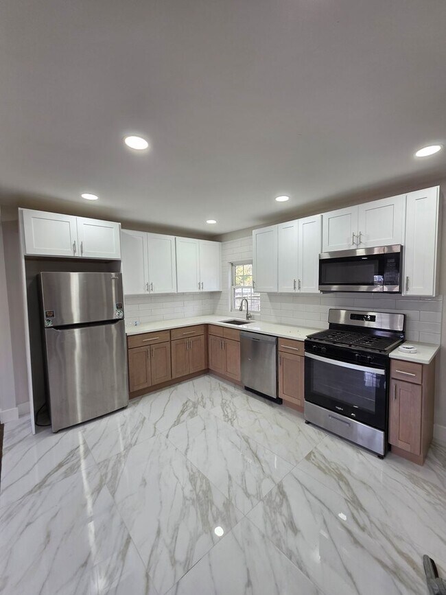 Foto del edificio - 21 Sylvan Lake Blvd