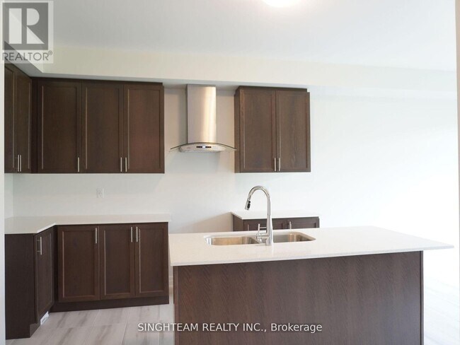 Building Photo - 44 Del Ray Cres