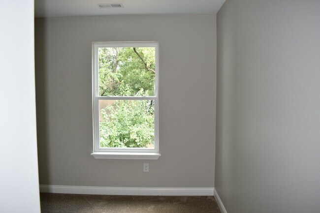Foto del edificio - Nice 3 Bedroom 1 1/2 Bath Newly Renovated Shelby Park Home!