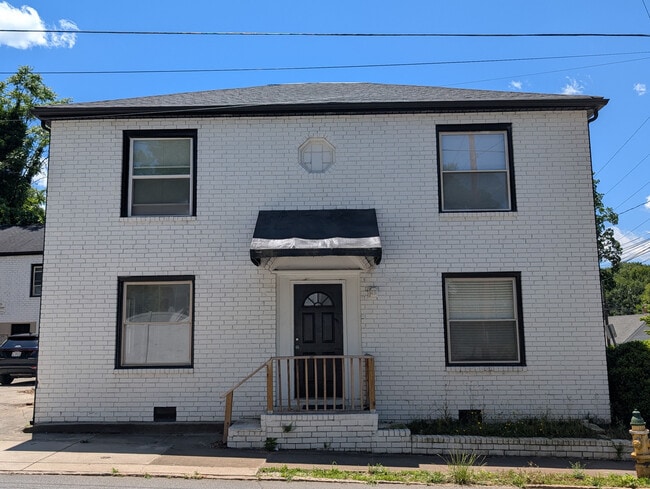 Foto del edificio - Room in Apartment on Kerr St NW